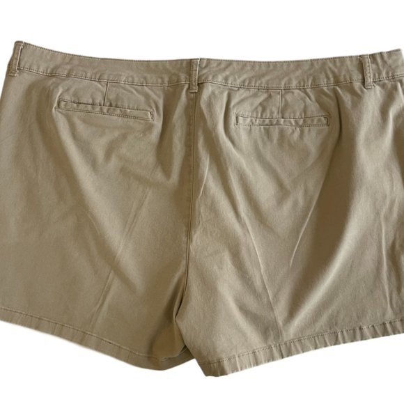a.n.a. Women's Plus-Size 26 KHAKI 4.5" Mid Rise Flat-front Chino Short - Picture 6 of 13